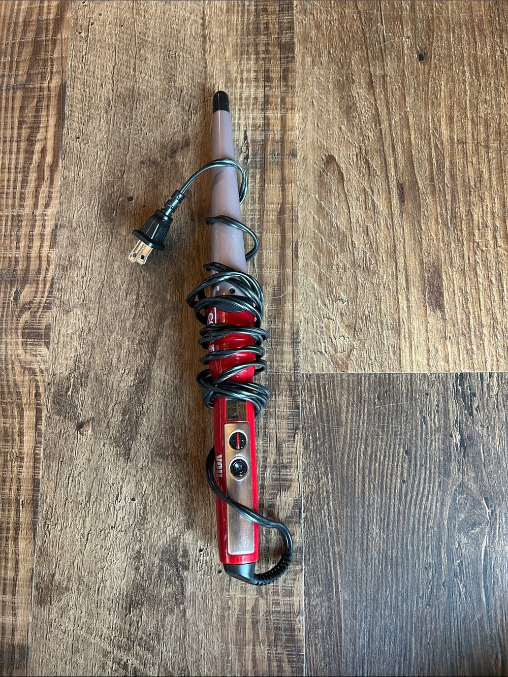 Conair tapered curling wand.